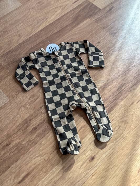 Tiramisu/Black Checkerboard Organic Zip Footie